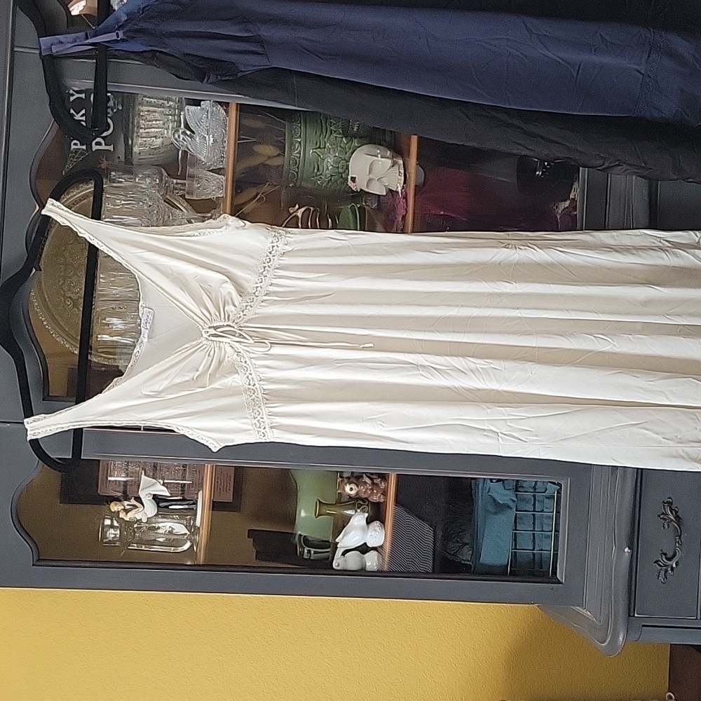 Miss Elaine S Cream Vintage Nightgown